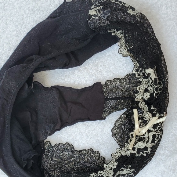 Two black panty set 1 thong and 1 with lace details - Picture 6 of 10